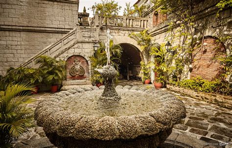  Casa Manila: Un Viaggio nel Fascino Coloniale di Intramuros!