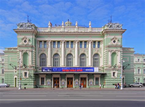  Il Teatro Mariinsky: Un gioiello architettonico e un palcoscenico per le emozioni!