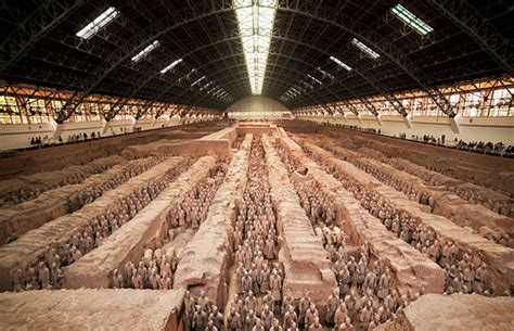 Il Mausoleo di Qin Shi Huang: Tesoro Storico e Misterioso!