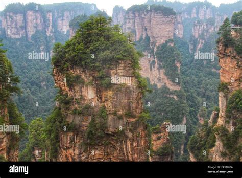 Il Monte Cuiping: Un'oasi di serenità con vista mozzafiato su Yibin!