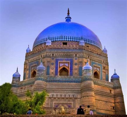 Il Mausoleo di Shah Rukn-e-Alam: Una struttura architettonica mozzafiato che testimonia la maestosità dell'Impero Mughal!